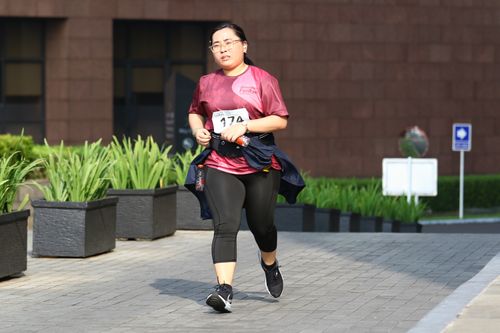 Race photo from Assurance Fun Run 2024