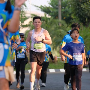 Race photo from SURABAYA ISOPLUS MARATHON 2026