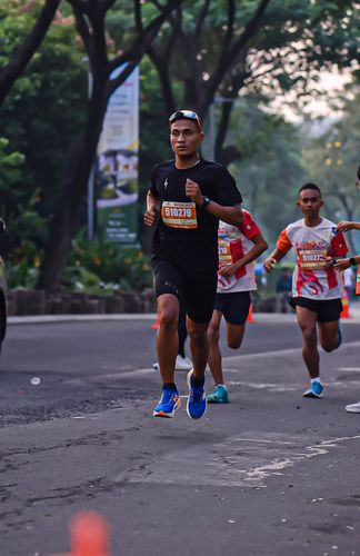 Race photo from NOTARACE 2025