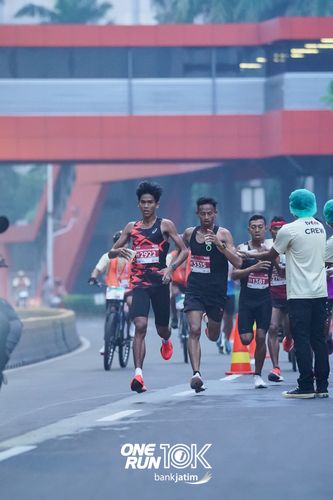 Race photo from ONE RUN 10 K