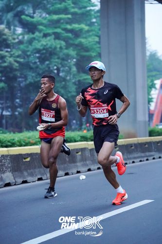 Race photo from ONE RUN 10 K