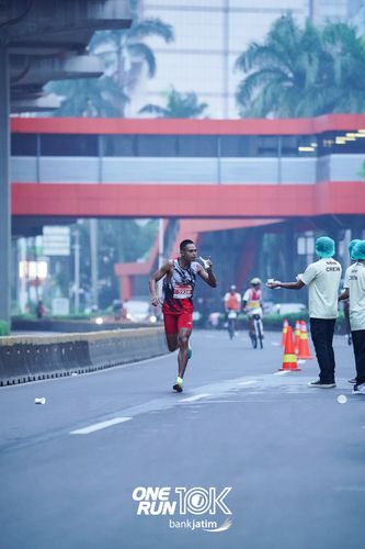 Race photo from ONE RUN 10 K