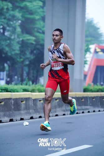 Race photo from ONE RUN 10 K