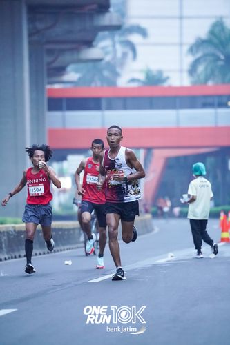 Race photo from ONE RUN 10 K