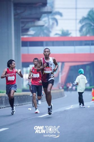 Race photo from ONE RUN 10 K