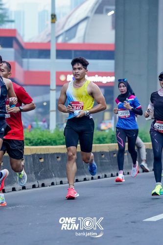 Race photo from ONE RUN 10 K