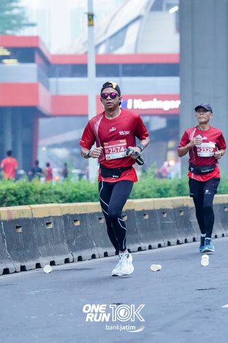 Race photo from ONE RUN 10 K