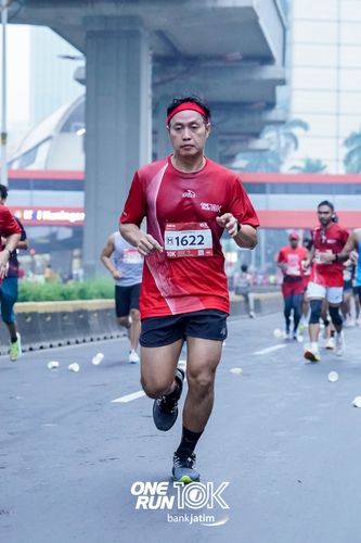 Race photo from ONE RUN 10 K