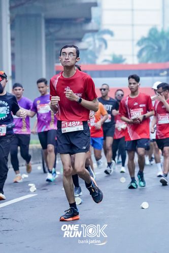 Race photo from ONE RUN 10 K