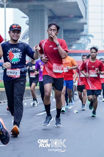 Race photo from ONE RUN 10 K
