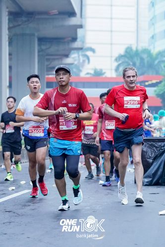 Race photo from ONE RUN 10 K