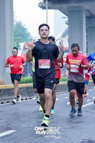 Race photo from ONE RUN 10 K