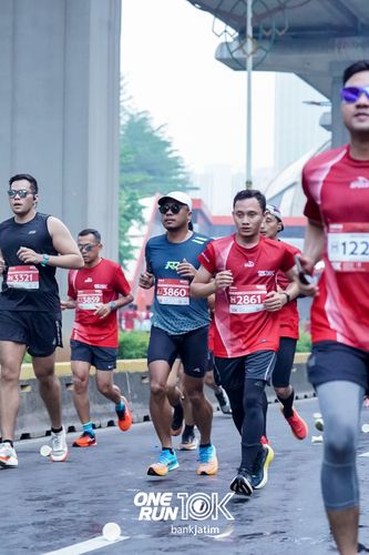 Race photo from ONE RUN 10 K