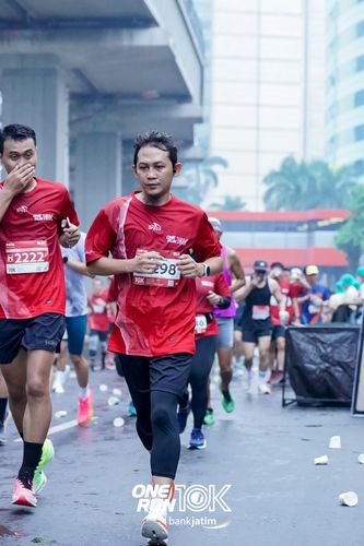 Race photo from ONE RUN 10 K