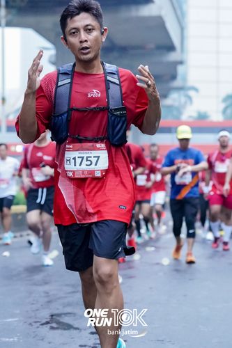 Race photo from ONE RUN 10 K