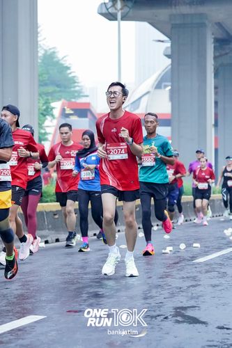 Race photo from ONE RUN 10 K