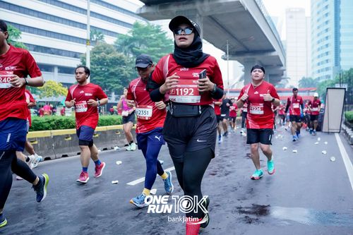 Race photo from ONE RUN 10 K