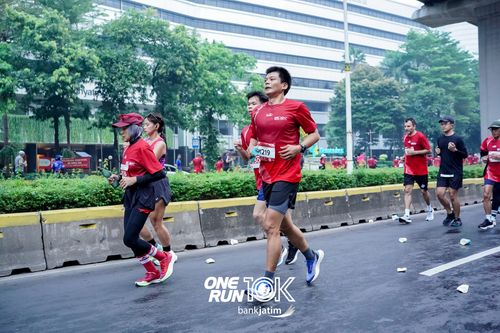 Race photo from ONE RUN 10 K