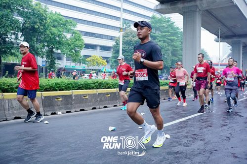 Race photo from ONE RUN 10 K