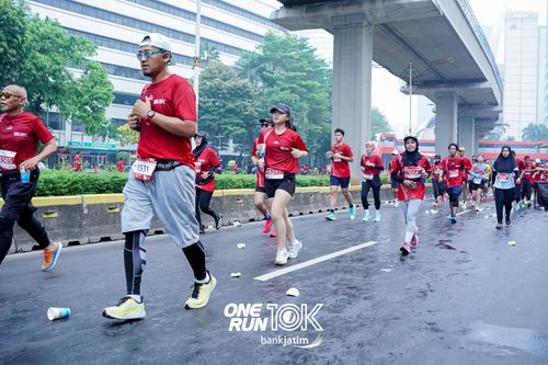 Race photo from ONE RUN 10 K