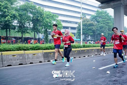 Race photo from ONE RUN 10 K