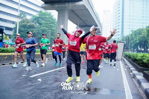 Race photo from ONE RUN 10 K