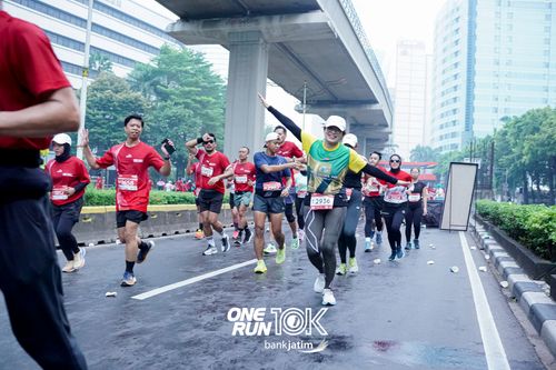 Race photo from ONE RUN 10 K