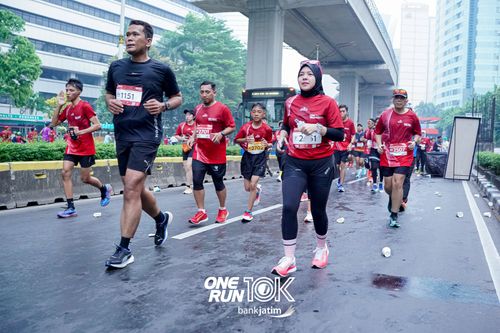 Race photo from ONE RUN 10 K