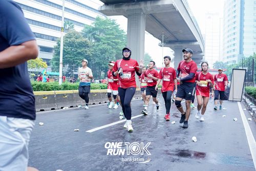Race photo from ONE RUN 10 K