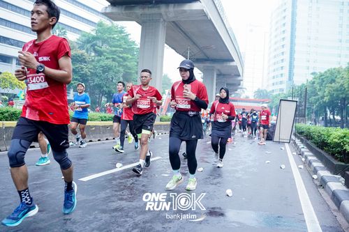 Race photo from ONE RUN 10 K