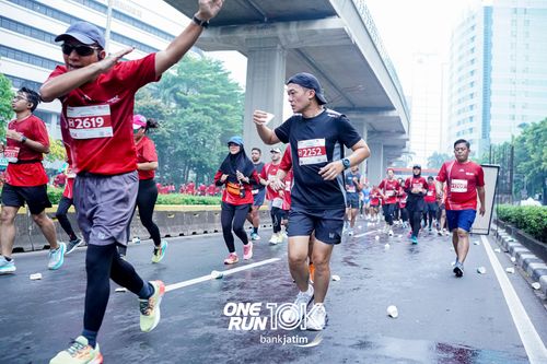 Race photo from ONE RUN 10 K
