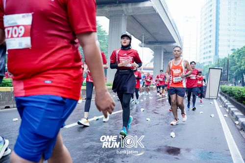 Race photo from ONE RUN 10 K
