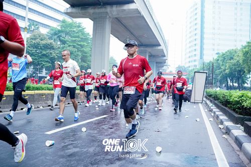 Race photo from ONE RUN 10 K