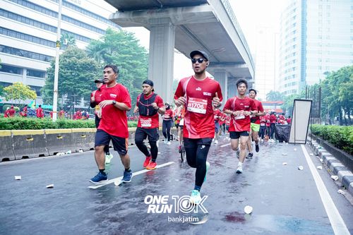 Race photo from ONE RUN 10 K