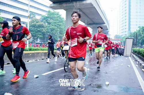 Race photo from ONE RUN 10 K