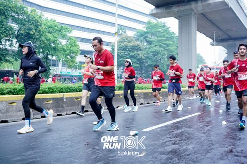 Race photo from ONE RUN 10 K