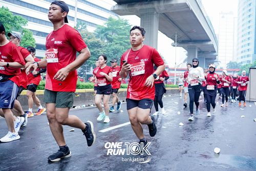 Race photo from ONE RUN 10 K