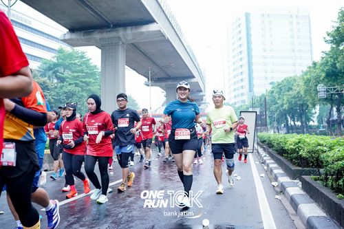 Race photo from ONE RUN 10 K