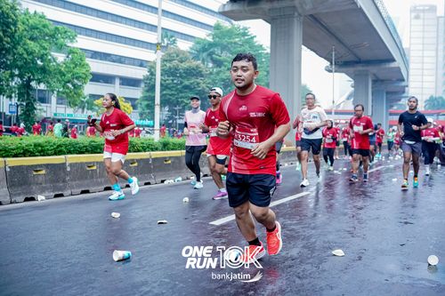 Race photo from ONE RUN 10 K
