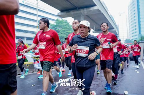 Race photo from ONE RUN 10 K