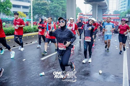 Race photo from ONE RUN 10 K
