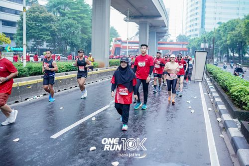 Race photo from ONE RUN 10 K
