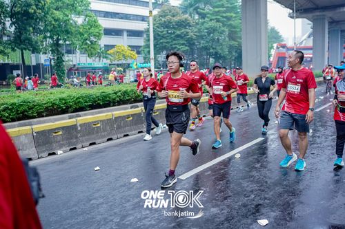 Race photo from ONE RUN 10 K