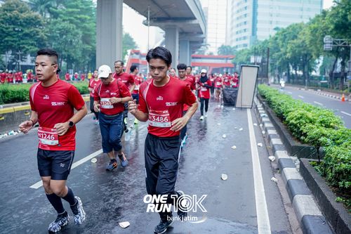 Race photo from ONE RUN 10 K