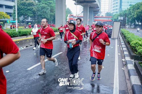 Race photo from ONE RUN 10 K