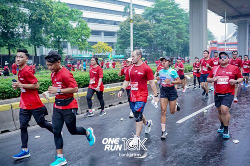 Race photo from ONE RUN 10 K