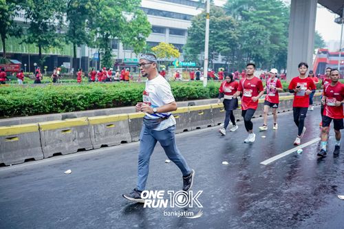 Race photo from ONE RUN 10 K