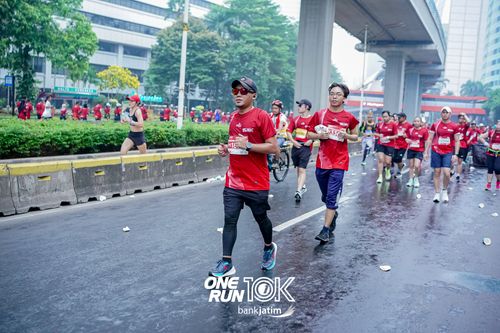 Race photo from ONE RUN 10 K