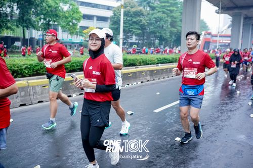 Race photo from ONE RUN 10 K