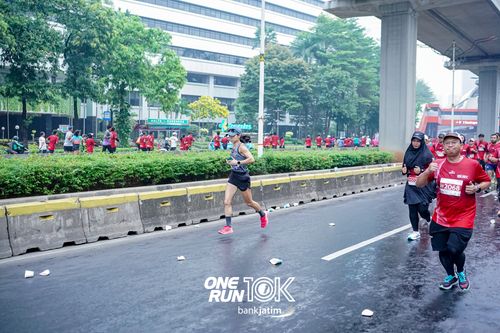 Race photo from ONE RUN 10 K